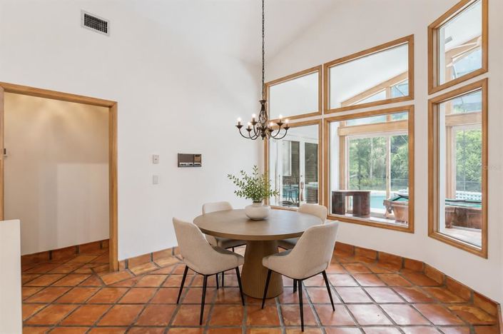 Image No.15-4 Bed House for sale