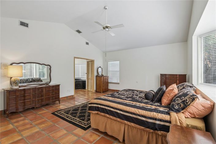 Image No.18-4 Bed House for sale