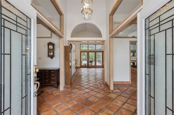 Image No.2-4 Bed House for sale