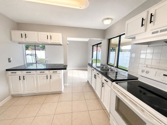 Image No.21-3 Bed House for sale