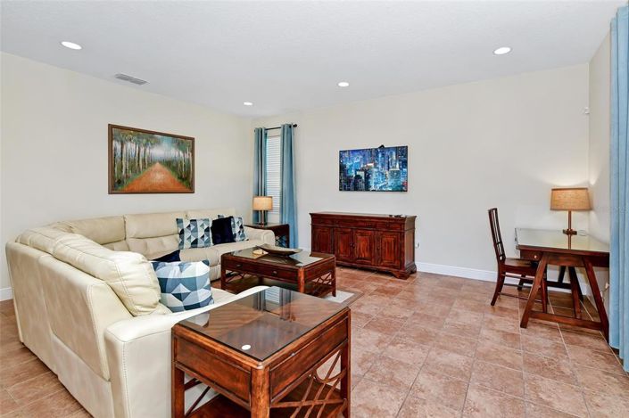 Image No.6-5 Bed House for sale
