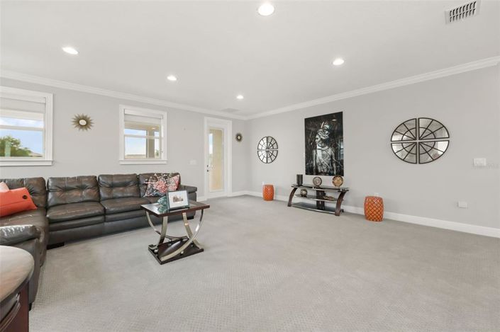Image No.34-6 Bed House for sale
