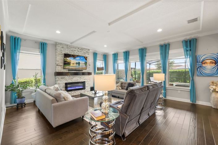 Image No.8-6 Bed House for sale