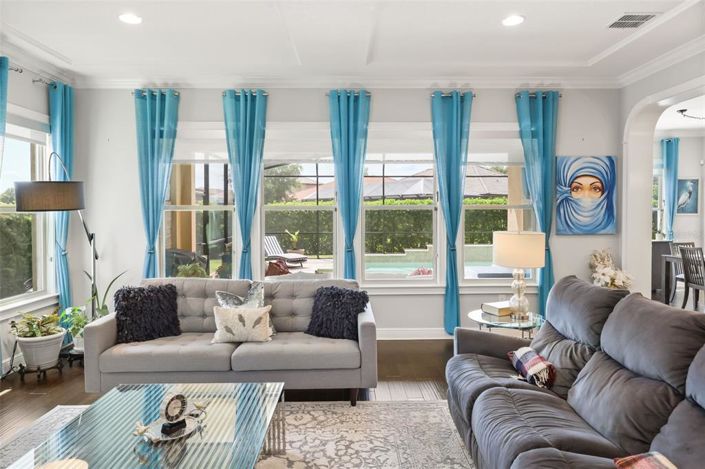 Image No.9-6 Bed House for sale