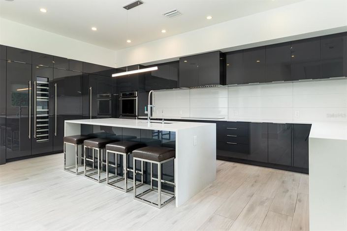 Image No.5-4 Bed House for sale