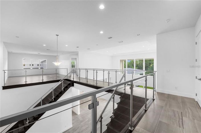 Image No.30-6 Bed House for sale