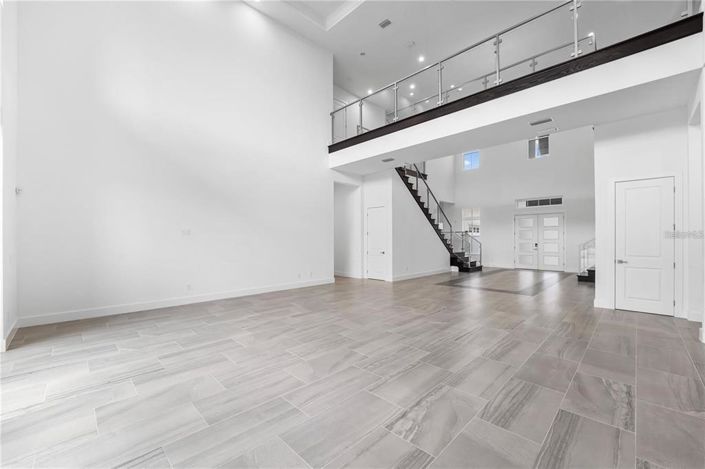 Image No.9-6 Bed House for sale