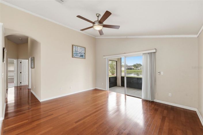 Image No.8-4 Bed House for sale