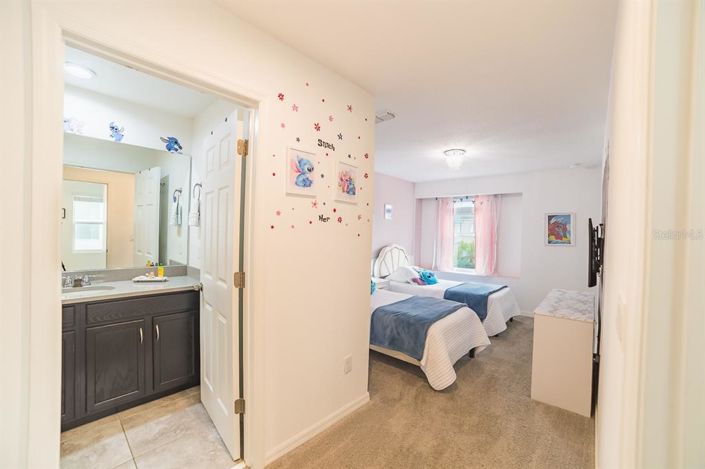 Image No.36-5 Bed Townhouse for sale