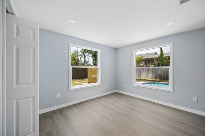 Image No.15-4 Bed House for sale