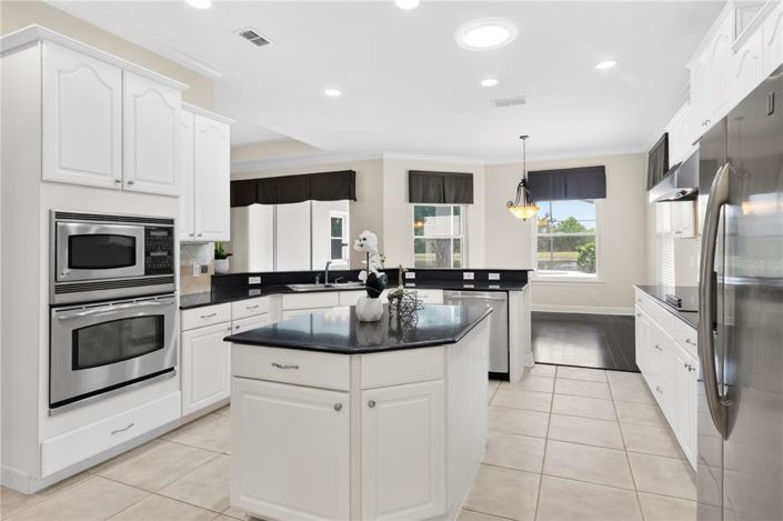 Image No.6-4 Bed House for sale