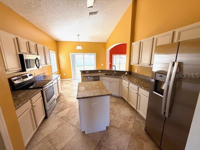Image No.2-4 Bed House for sale