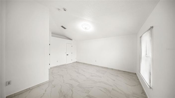 Image No.17-3 Bed House for sale