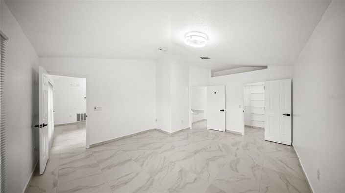 Image No.18-3 Bed House for sale