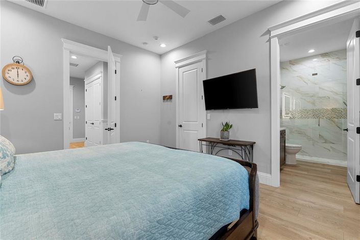 Image No.24-6 Bed House for sale