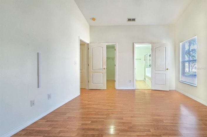 Image No.10-3 Bed House for sale