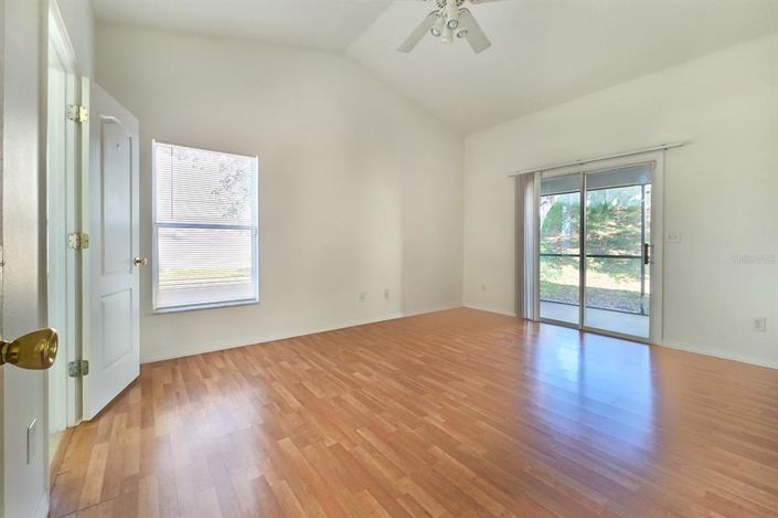 Image No.8-3 Bed House for sale