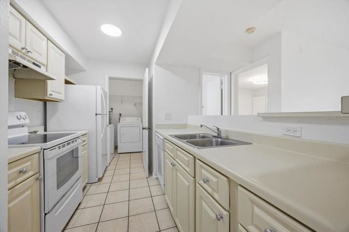 Image No.2-Appartement de 2 chambres à vendre à Saint John