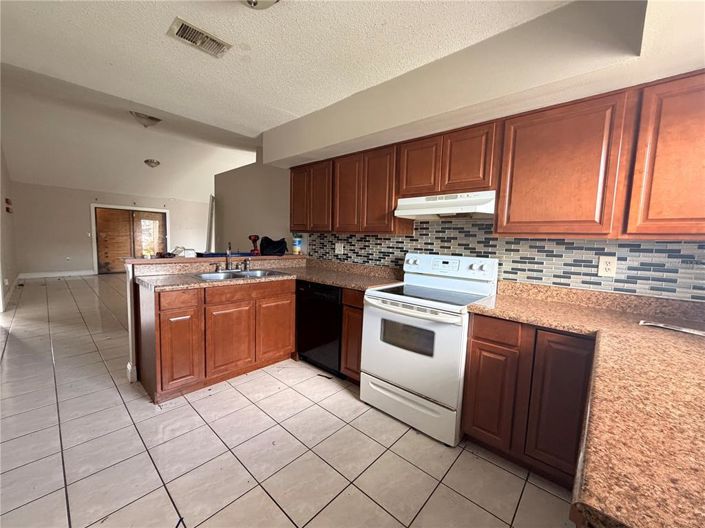 Image No.17-3 Bed House for sale