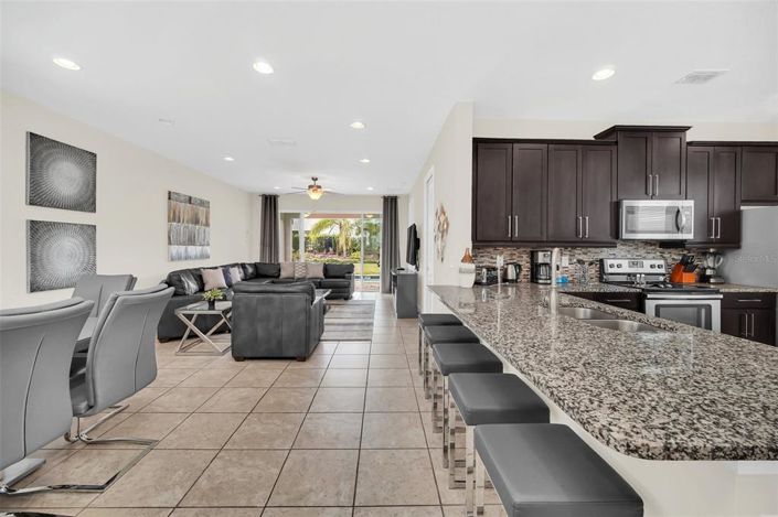 Image No.5-6 Bed House for sale