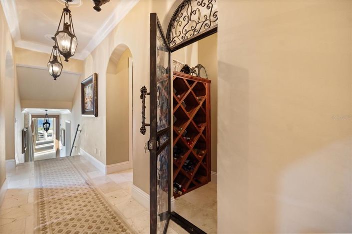 Image No.32-5 Bed House for sale