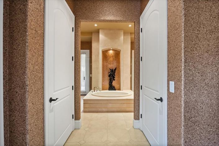 Image No.38-5 Bed House for sale
