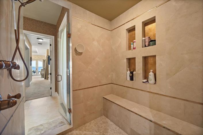 Image No.41-5 Bed House for sale