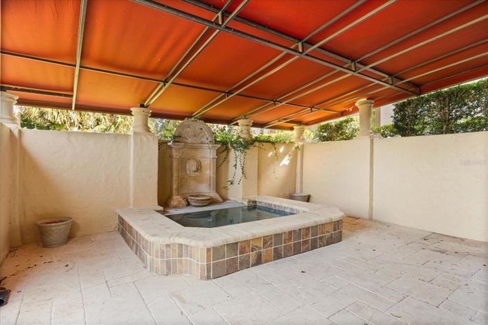 Image No.42-5 Bed House for sale