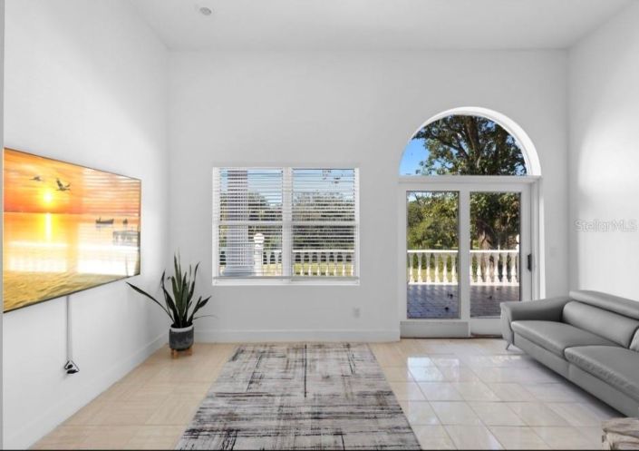 Image No.38-5 Bed House for sale