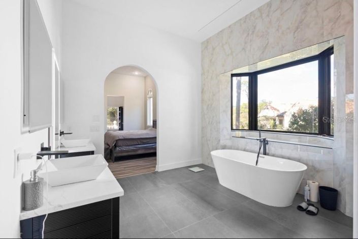 Image No.4-5 Bed House for sale