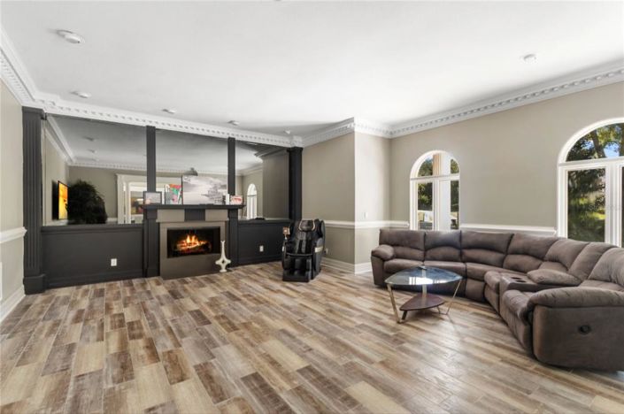 Image No.55-5 Bed House for sale