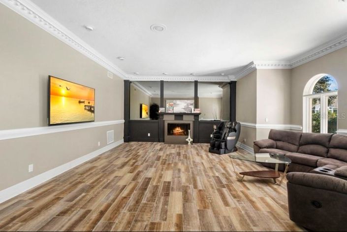 Image No.56-5 Bed House for sale