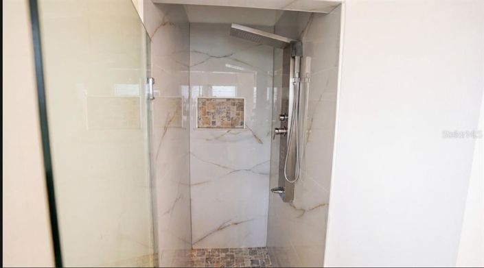 Image No.10-4 Bed House for sale
