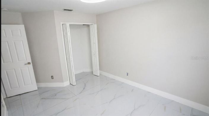 Image No.18-4 Bed House for sale