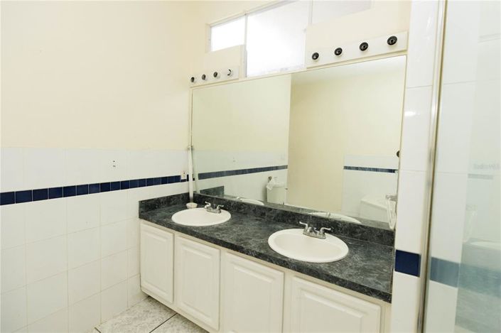 Image No.29-3 Bed Townhouse for sale