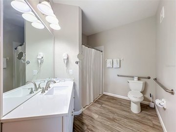 fa005713-642
