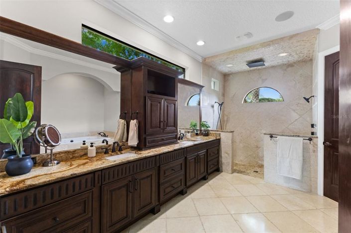 Image No.26-6 Bed House for sale
