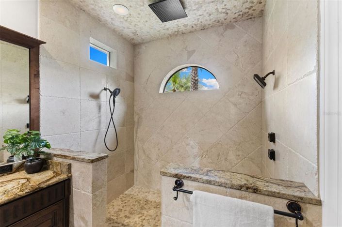 Image No.27-6 Bed House for sale