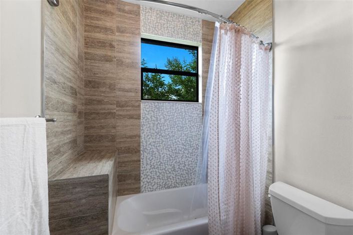 Image No.45-6 Bed House for sale