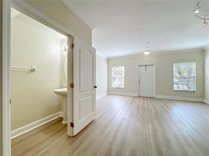 Image No.6-2 Bed Townhouse for sale