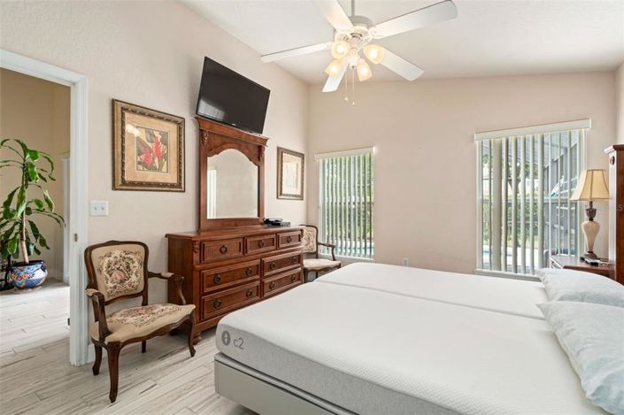Image No.17-5 Bed House for sale