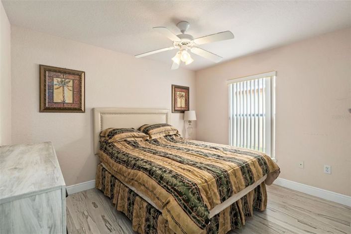 Image No.19-5 Bed House for sale