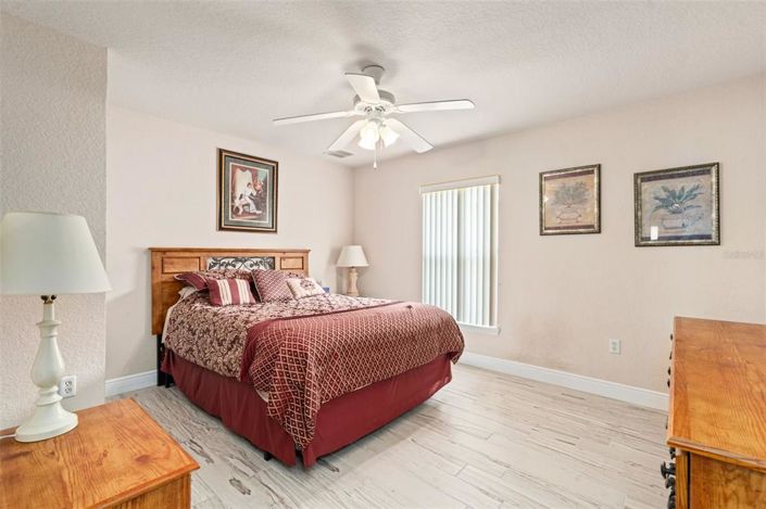 Image No.24-5 Bed House for sale