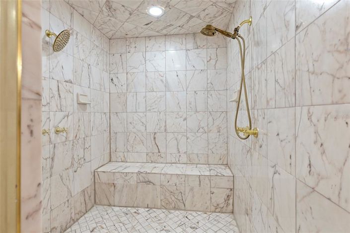 Image No.35-5 Bed House for sale