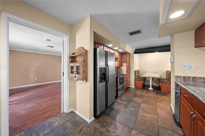 Image No.20-4 Bed House for sale