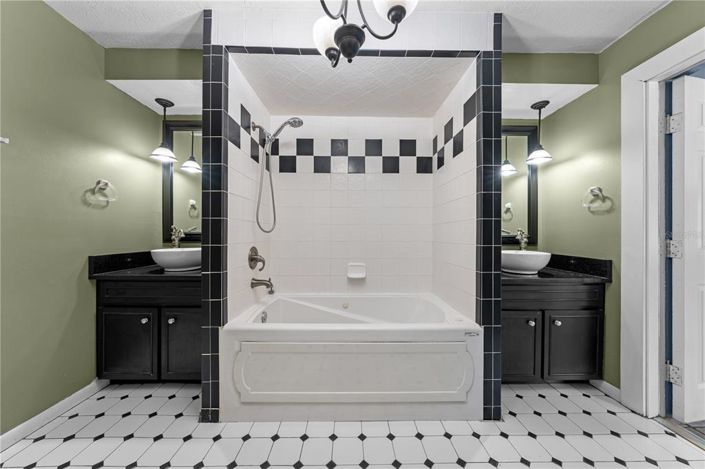 Image No.31-4 Bed House for sale