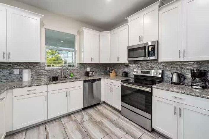 Image No.5-6 Bed House for sale
