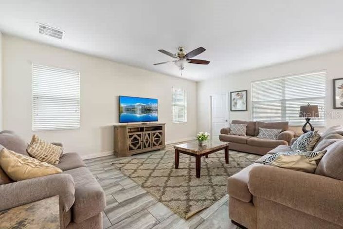 Image No.9-6 Bed House for sale