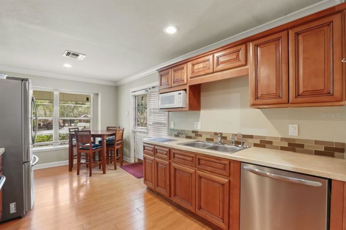 Image No.6-4 Bed House for sale
