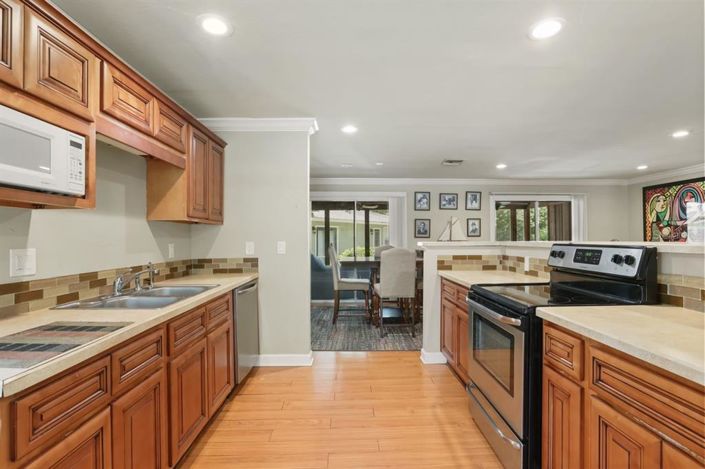 Image No.8-4 Bed House for sale